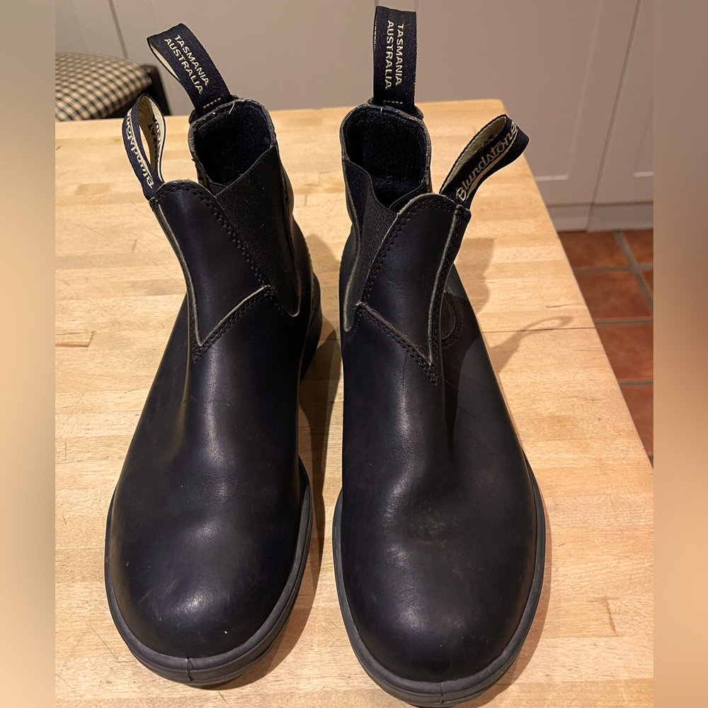 COPY - Excellent condition Black leather Blunstones, Woman’s size 9.5 Men’s 7.5